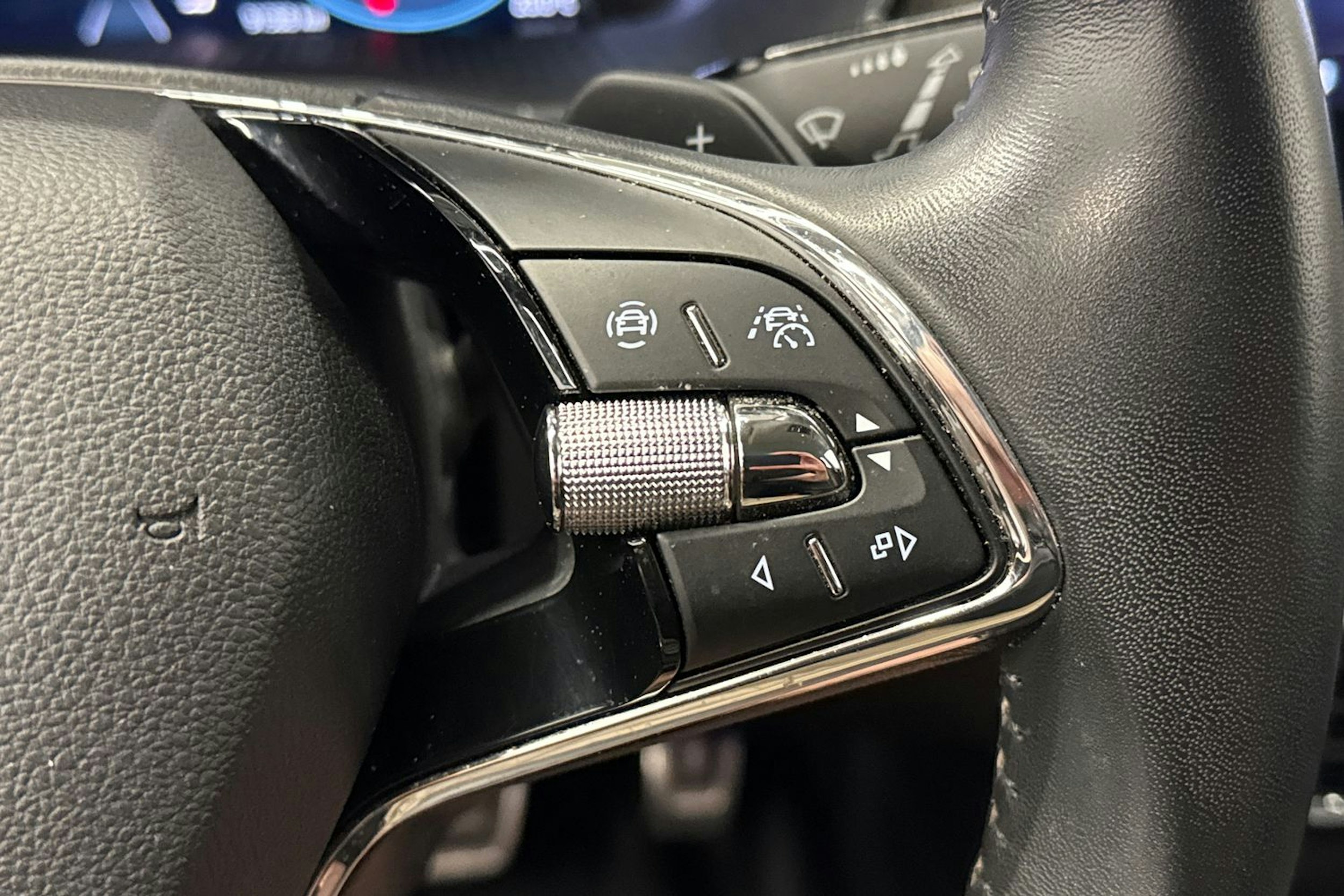 Harmaa Skoda OCTAVIA 2023 kuva 21.
