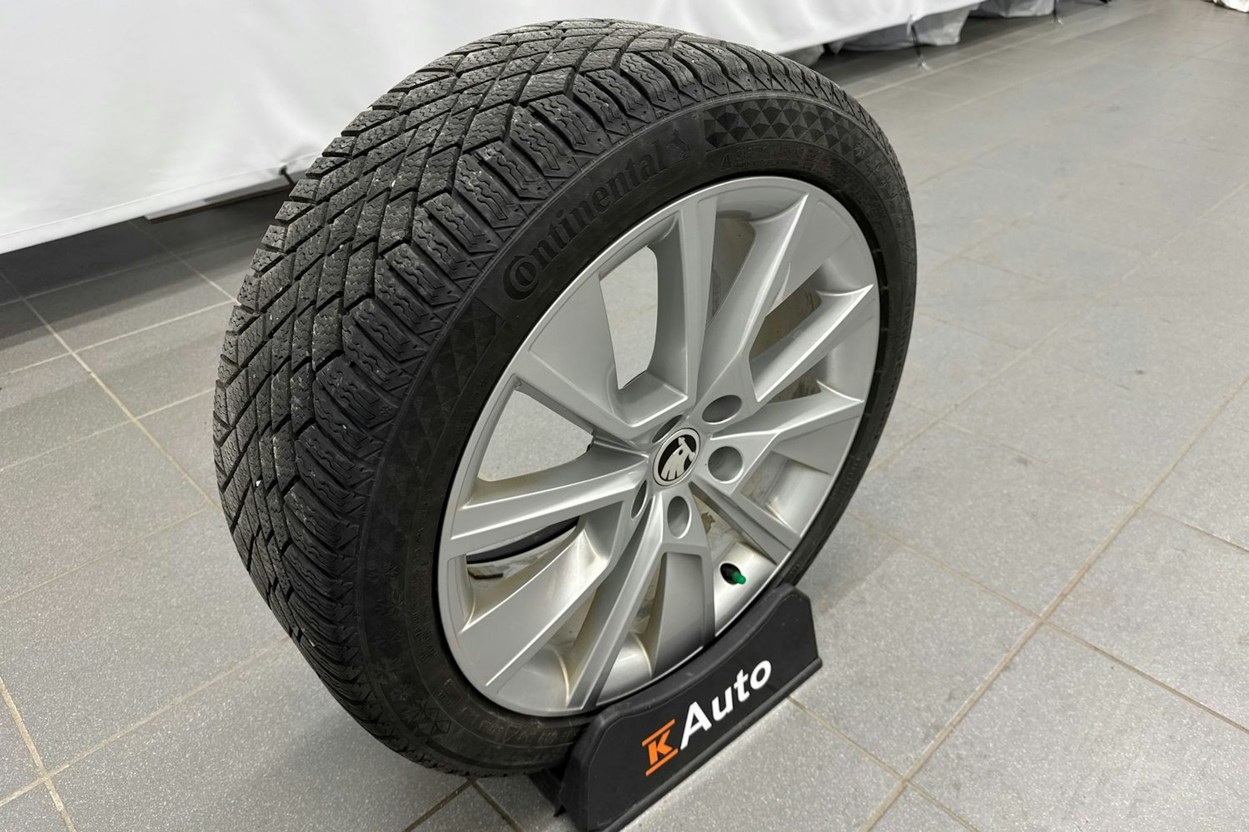 Harmaa Skoda OCTAVIA 2023 kuva 28.