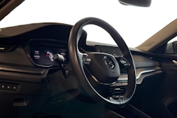 harmaa Skoda Octavia 2024 kuva 3.