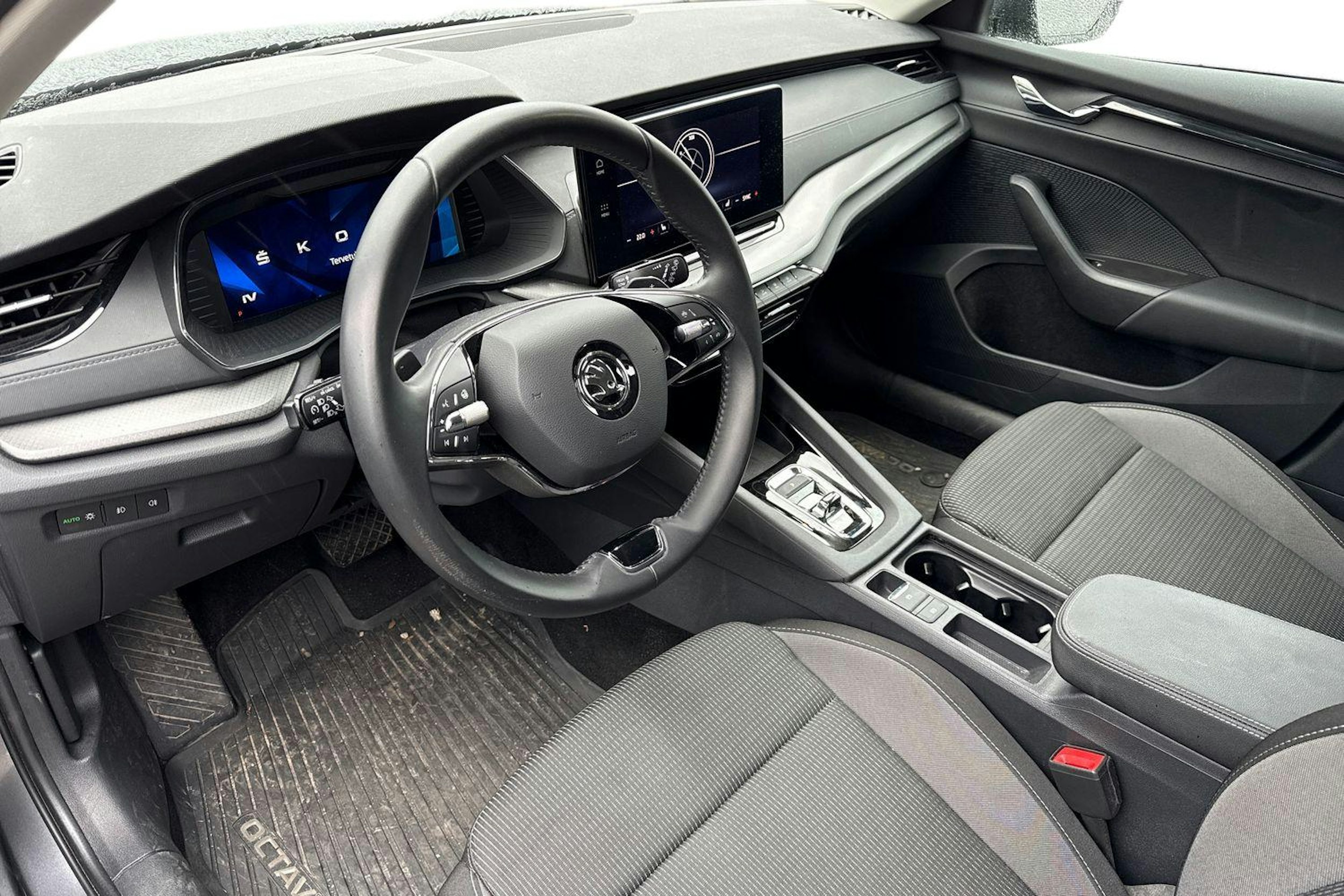 harmaa Skoda Octavia 2023 kuva 3.