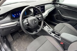 harmaa Skoda Octavia 2023 kuva 3.