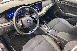 harmaa Skoda Octavia 2024 kuva 7.