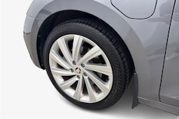 harmaa Skoda Octavia 2024 kuva 11.