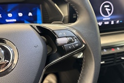 harmaa Skoda Octavia 2024 kuva 17.