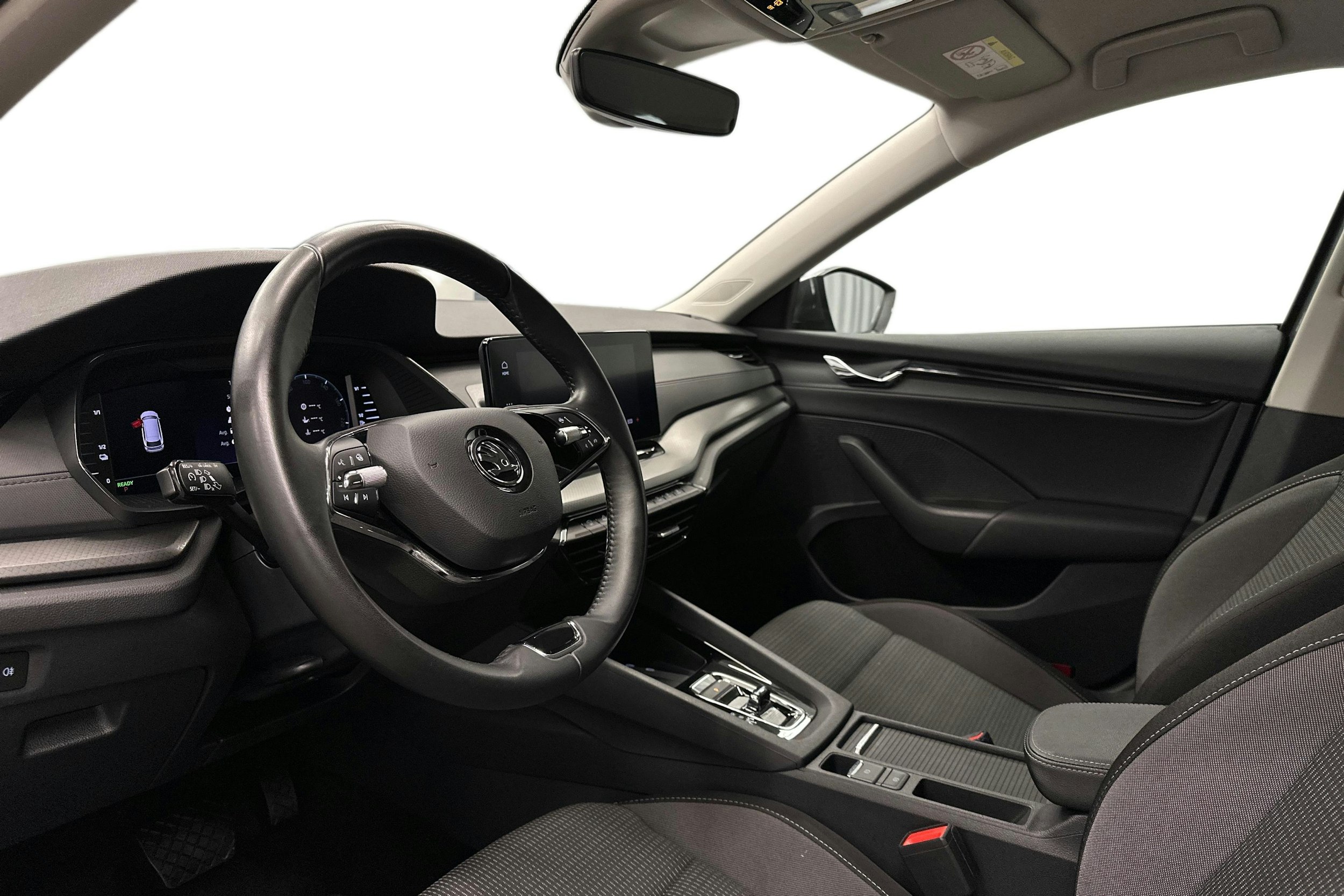 harmaa Skoda Octavia 2024 kuva 7.