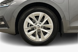 harmaa Skoda Octavia 2024 kuva 11.