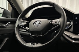 harmaa Skoda Octavia 2024 kuva 16.