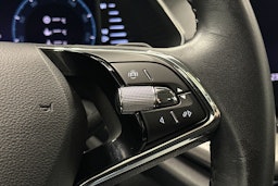 harmaa Skoda Octavia 2024 kuva 18.