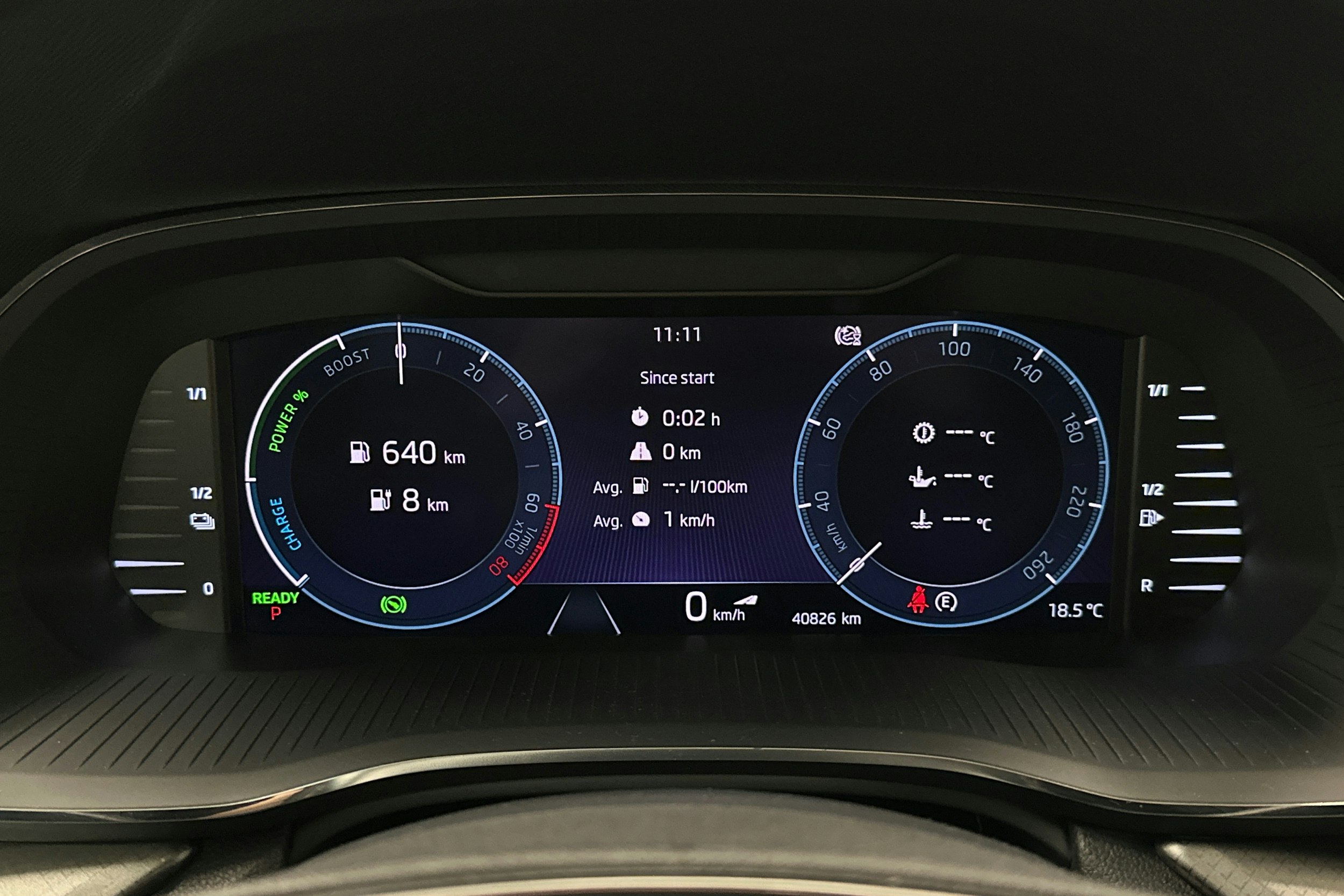 harmaa Skoda Octavia 2024 kuva 19.