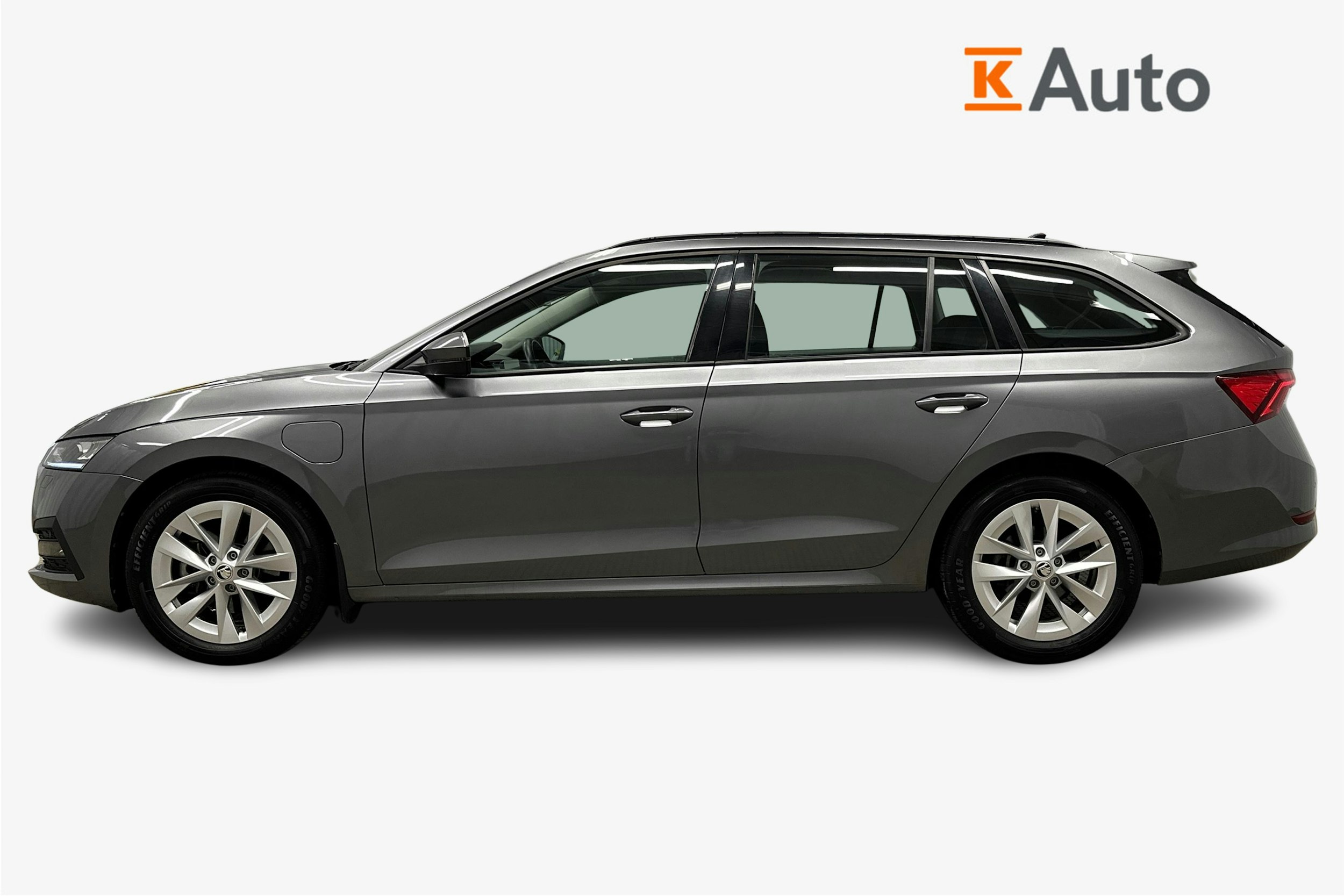 harmaa Skoda Octavia 2023 kuva 6.