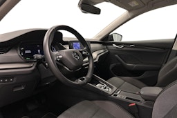 harmaa Skoda Octavia 2023 kuva 7.