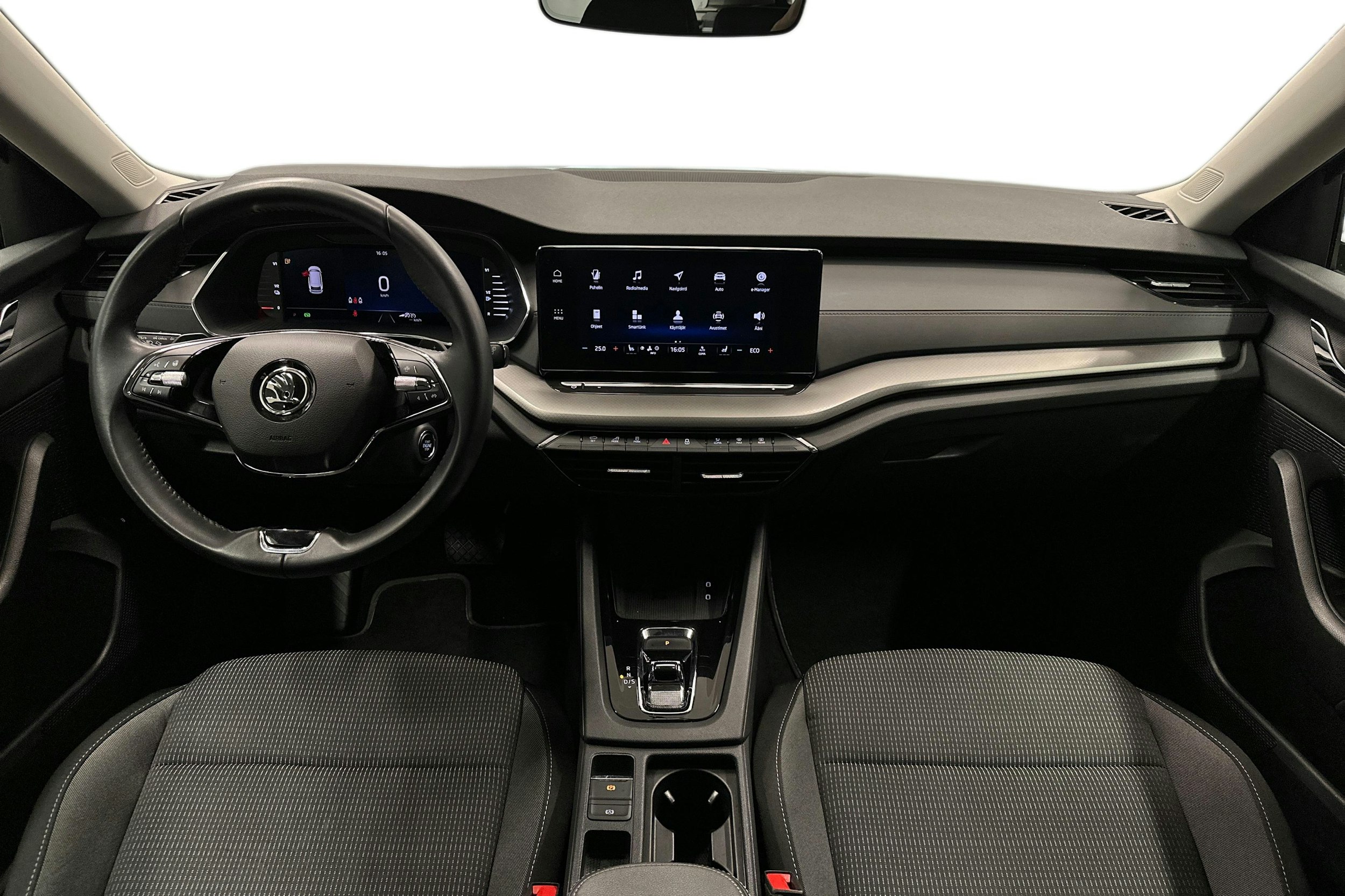 harmaa Skoda Octavia 2023 kuva 9.