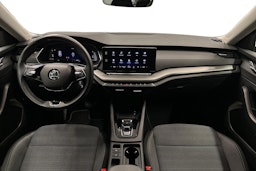 harmaa Skoda Octavia 2023 kuva 9.