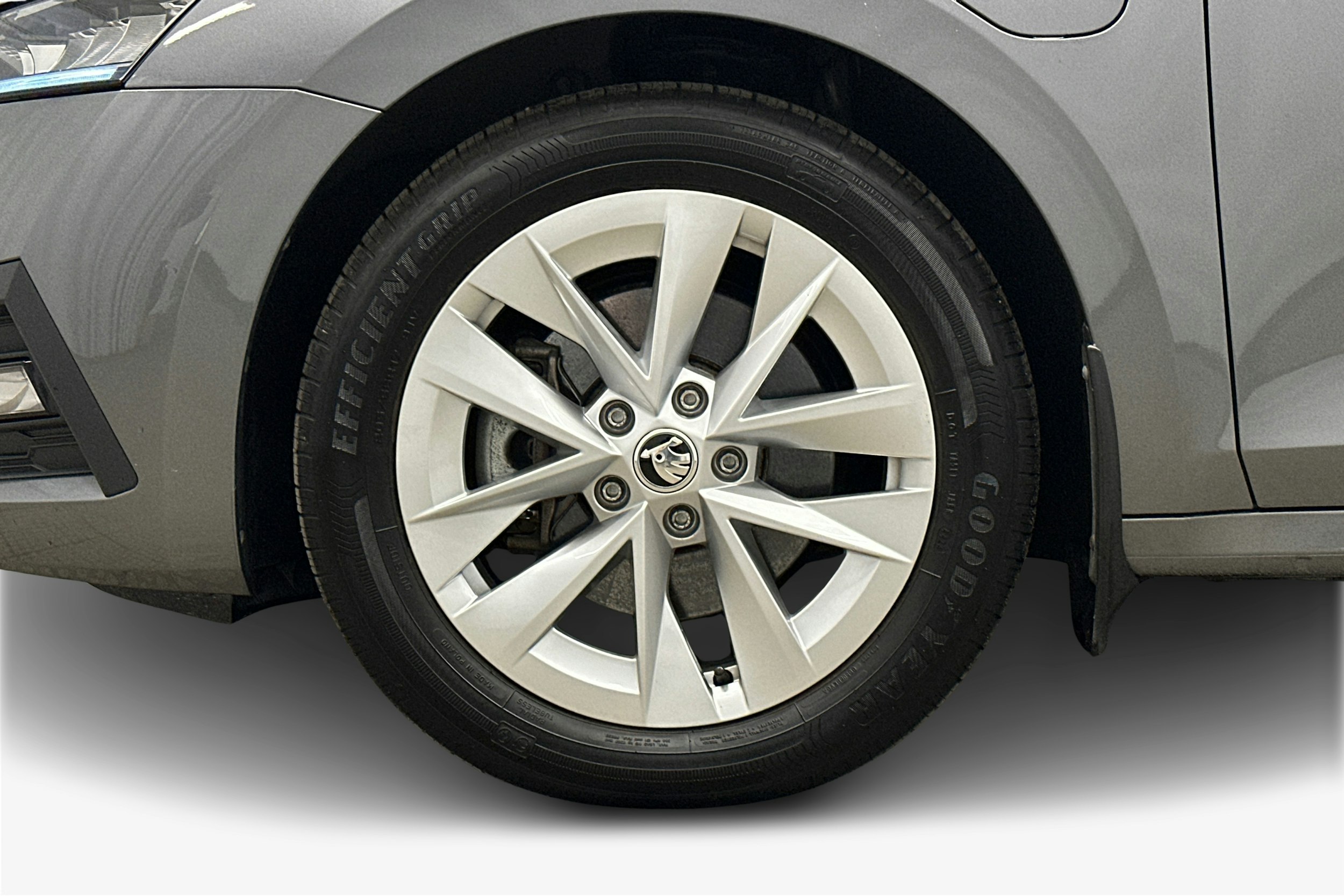 harmaa Skoda Octavia 2023 kuva 11.