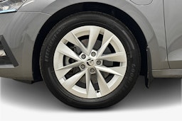 harmaa Skoda Octavia 2023 kuva 11.