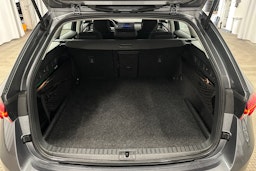 harmaa Skoda Octavia 2023 kuva 14.