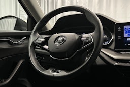 harmaa Skoda Octavia 2023 kuva 16.