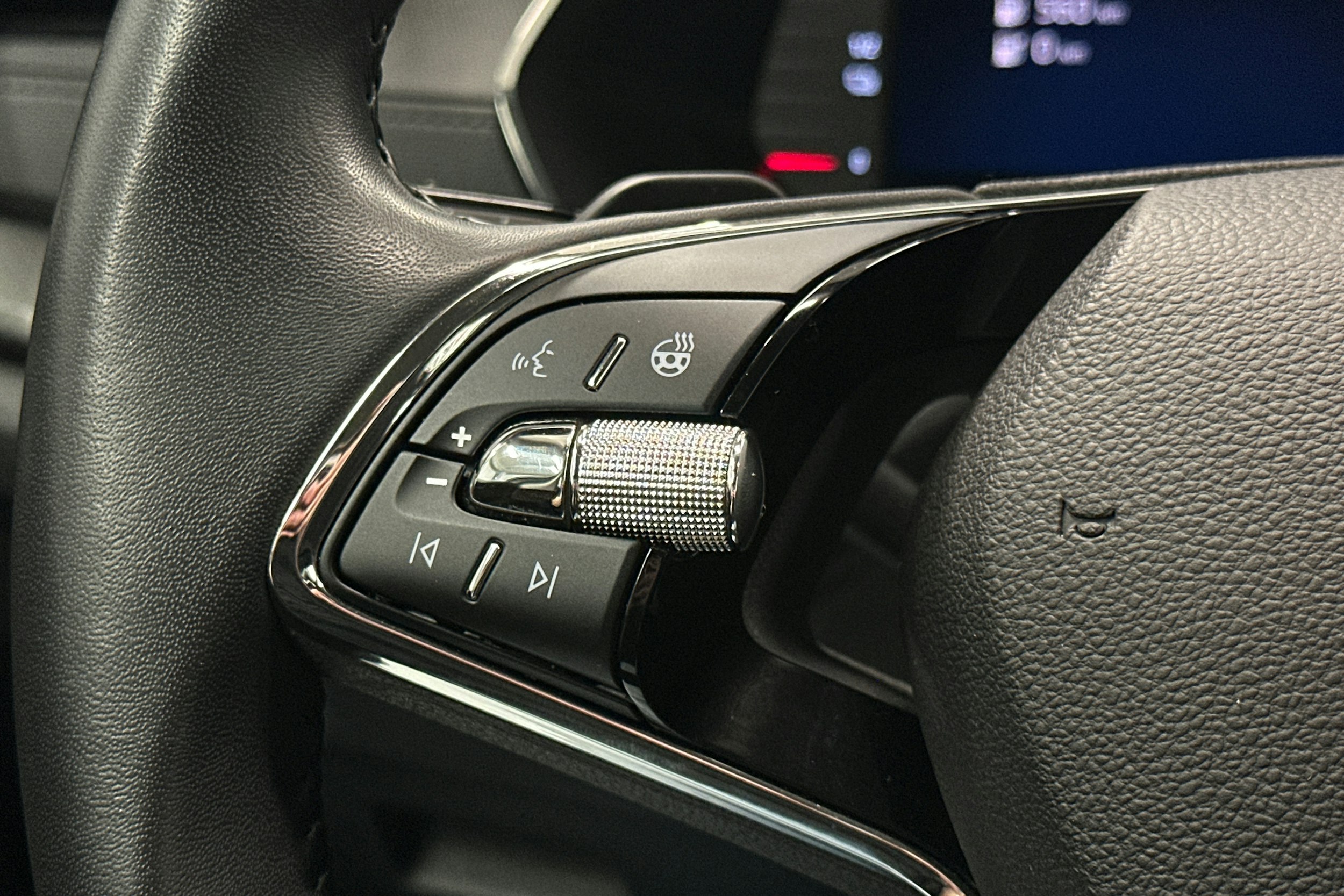 harmaa Skoda Octavia 2023 kuva 17.