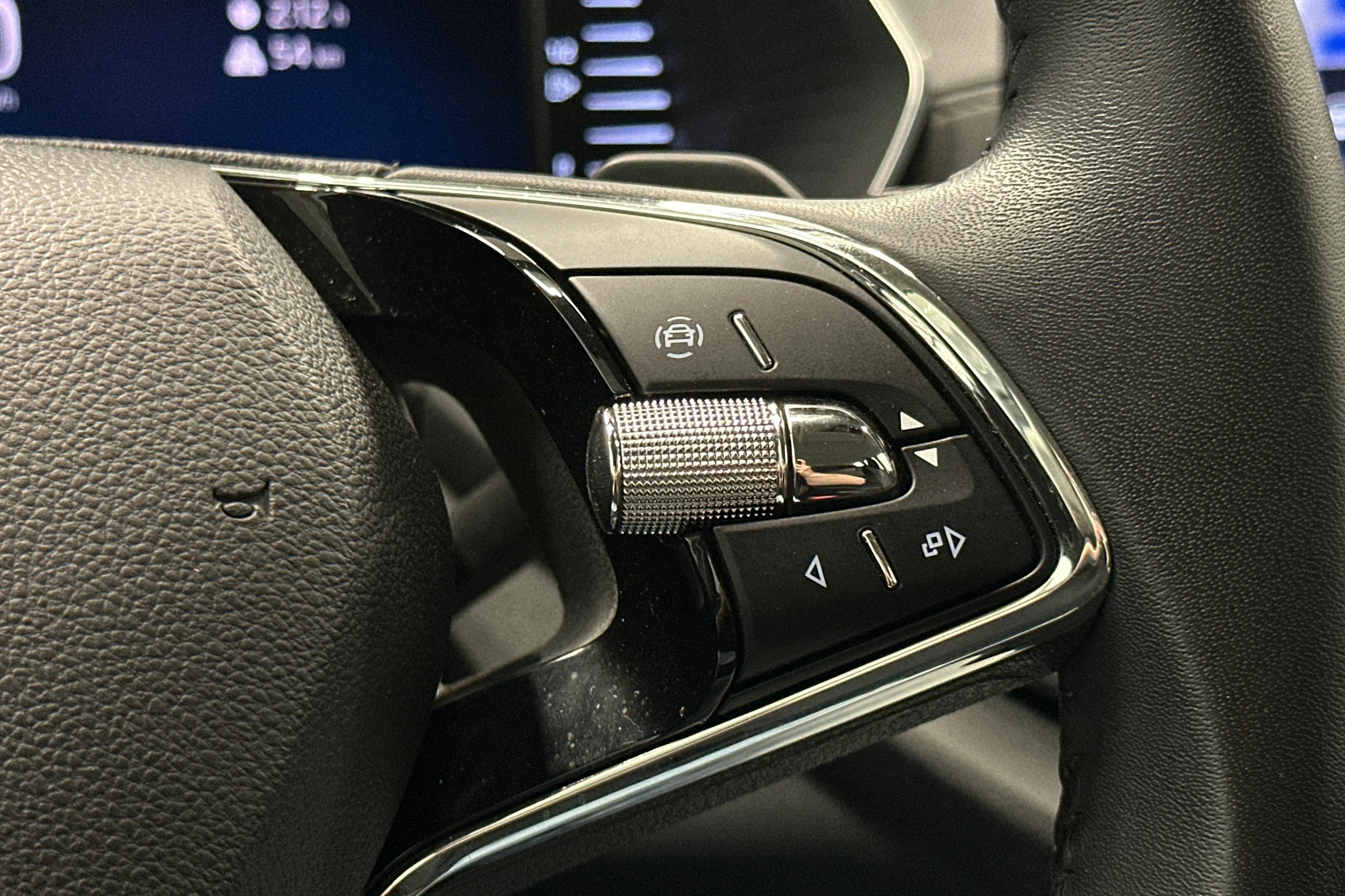 harmaa Skoda Octavia 2023 kuva 18.