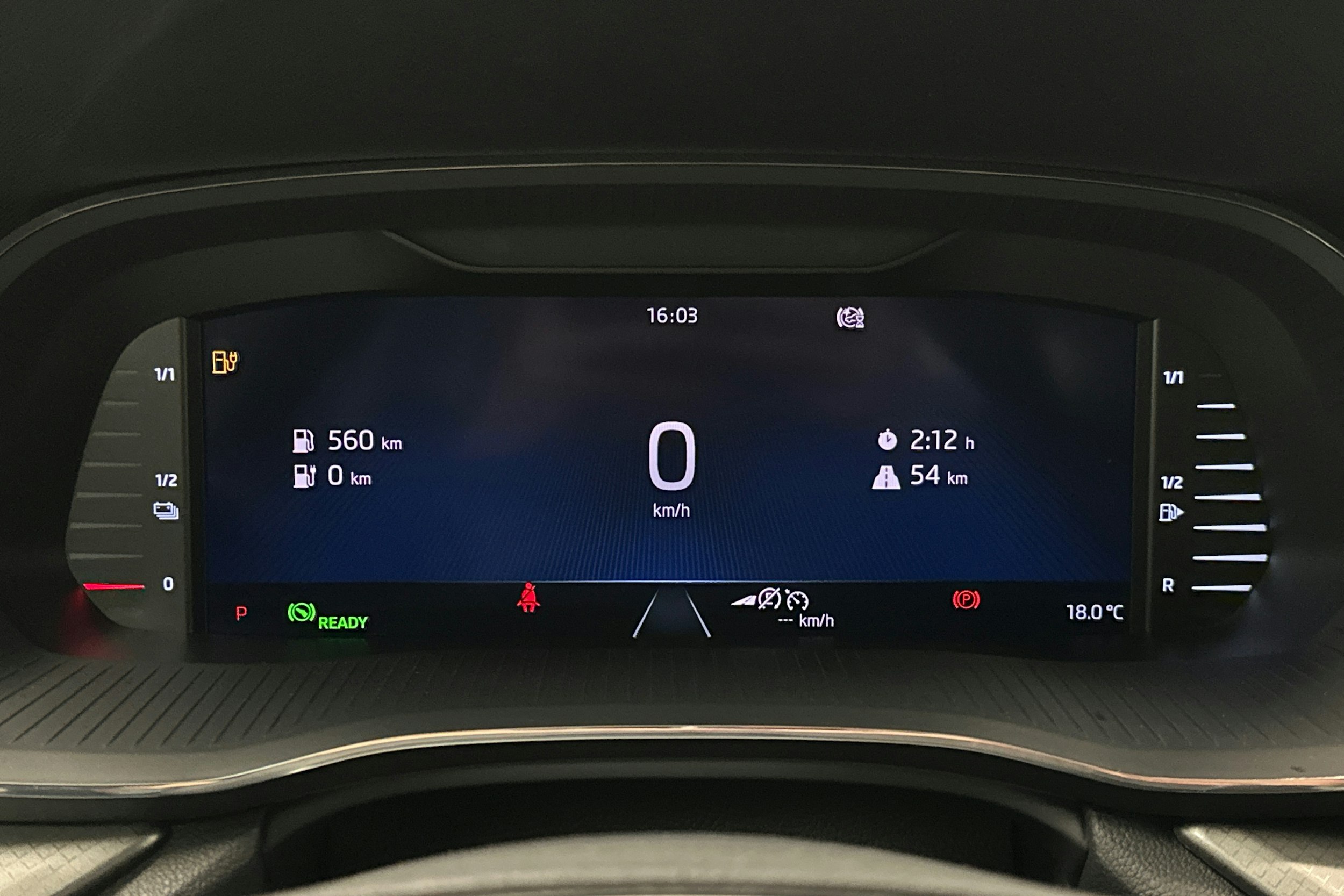 harmaa Skoda Octavia 2023 kuva 20.