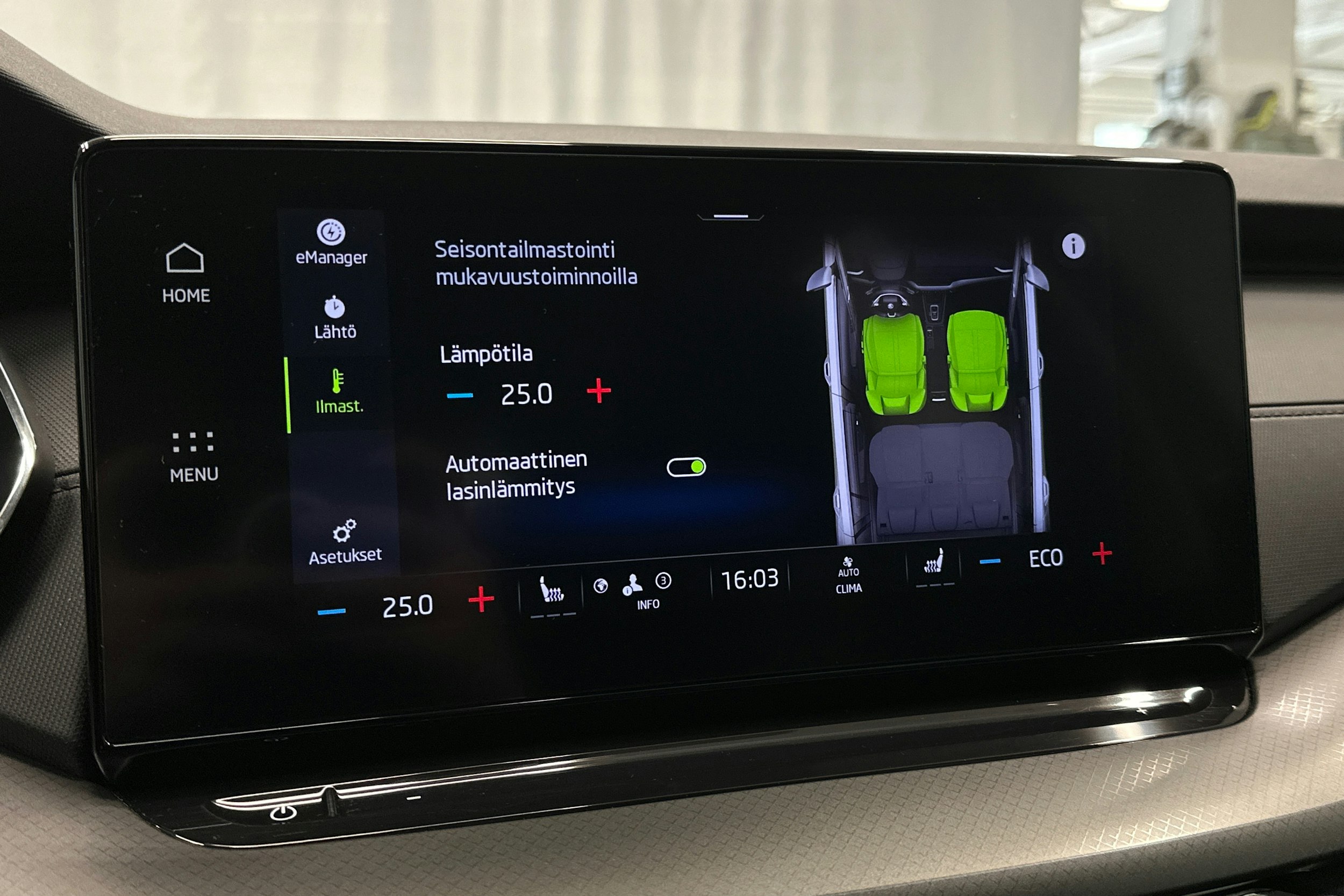 harmaa Skoda Octavia 2023 kuva 21.