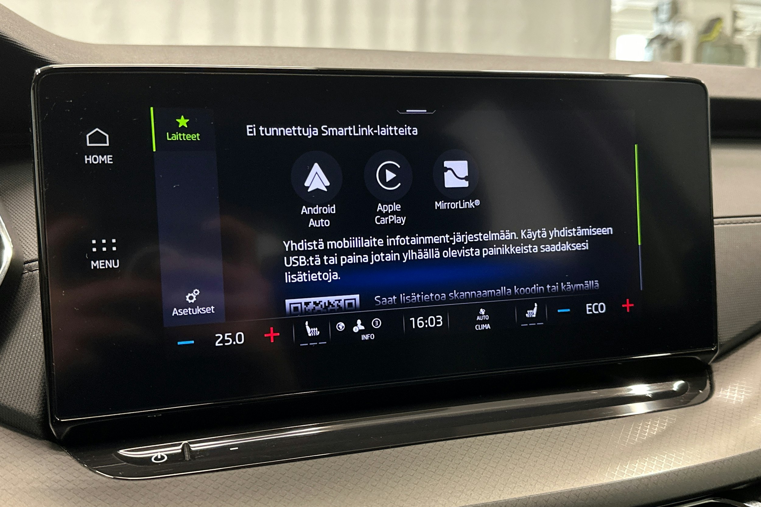 harmaa Skoda Octavia 2023 kuva 22.