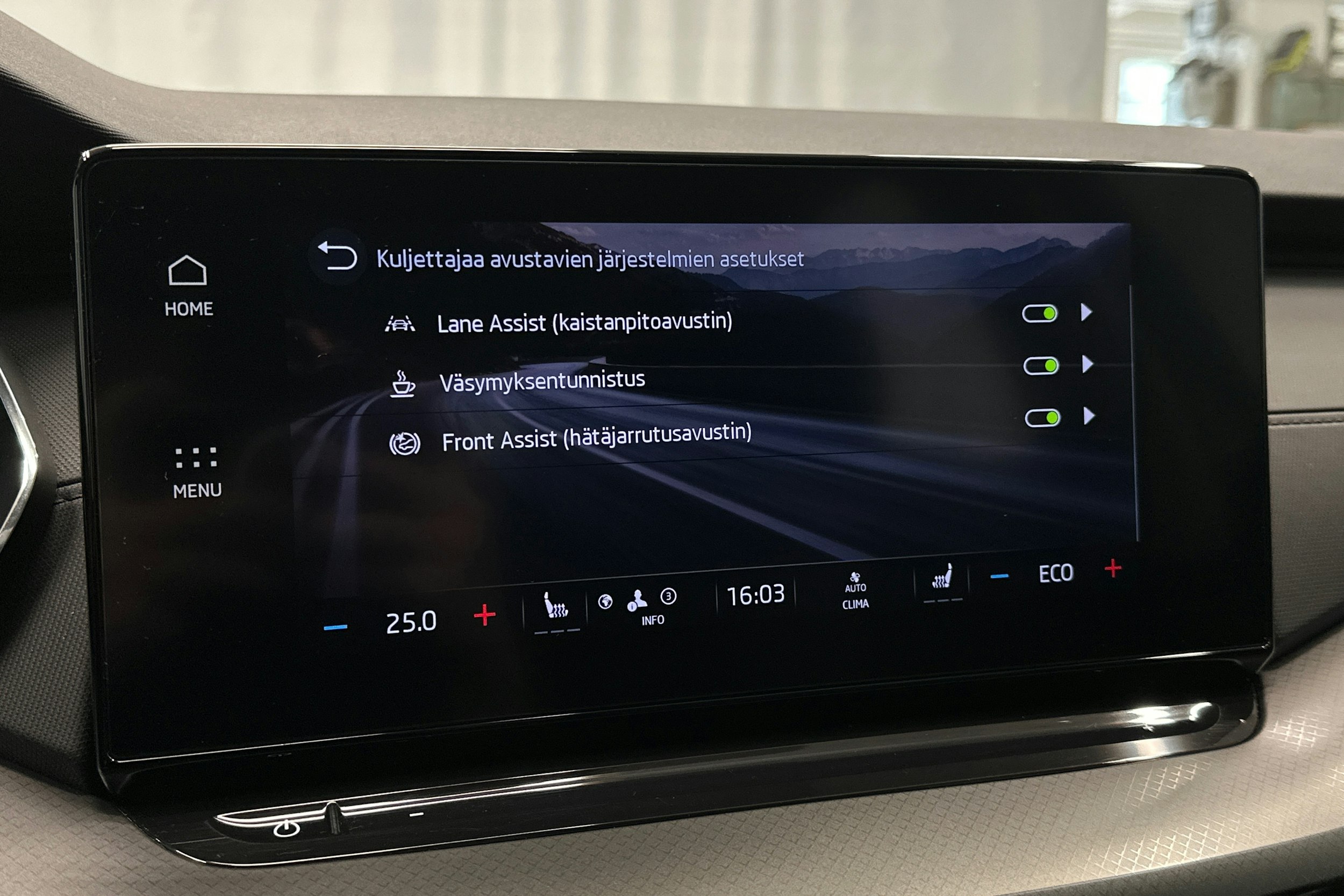 harmaa Skoda Octavia 2023 kuva 23.