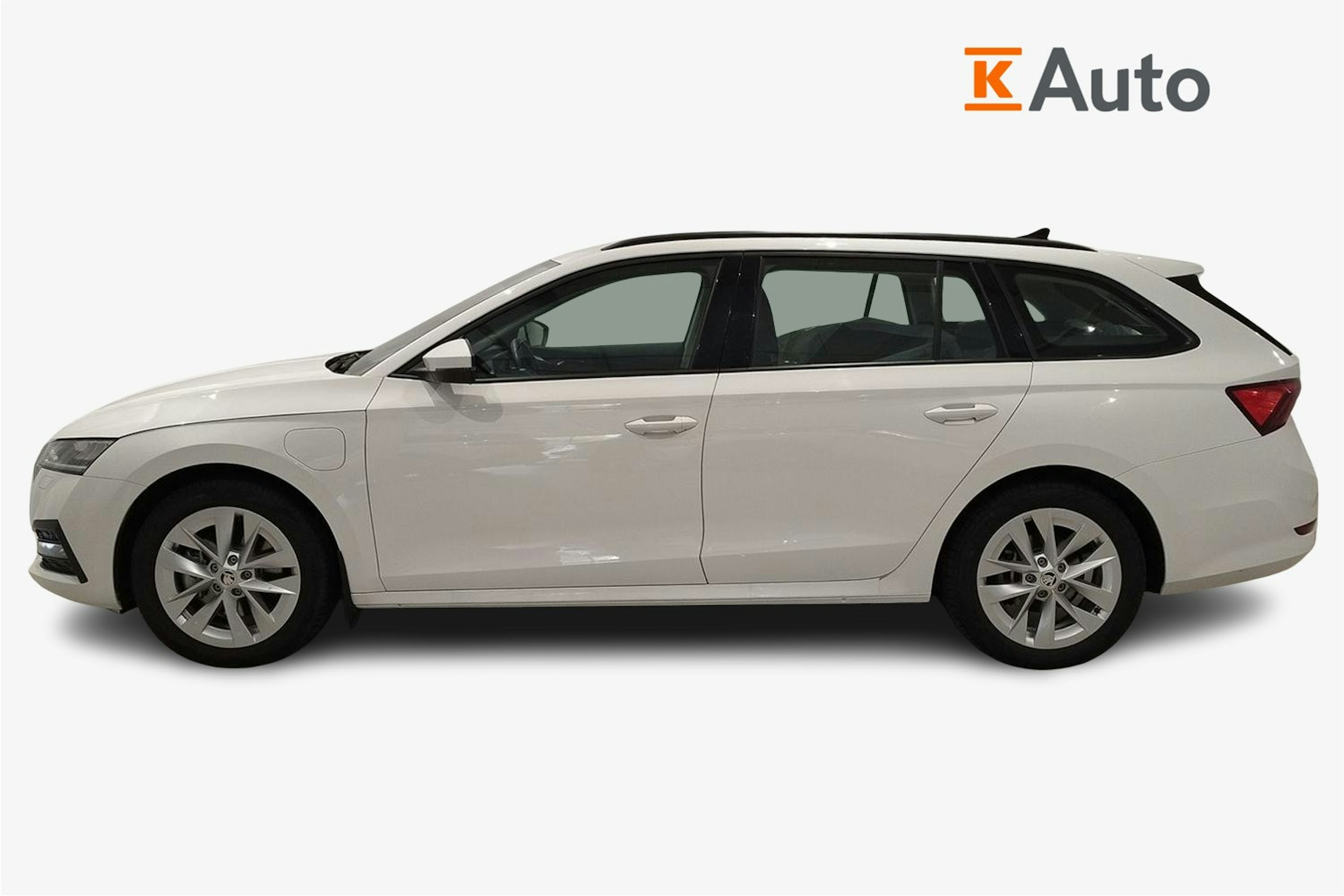 valkoinen Skoda Octavia 2024 kuva 5.