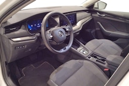 valkoinen Skoda Octavia 2024 kuva 6.