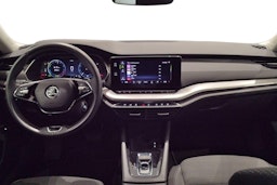 valkoinen Skoda Octavia 2024 kuva 7.