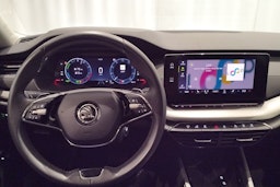 valkoinen Skoda Octavia 2024 kuva 14.