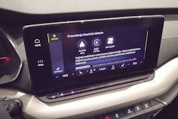valkoinen Skoda Octavia 2024 kuva 18.