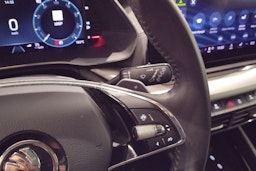 valkoinen Skoda Octavia 2024 kuva 22.