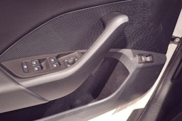 valkoinen Skoda Octavia 2024 kuva 27.