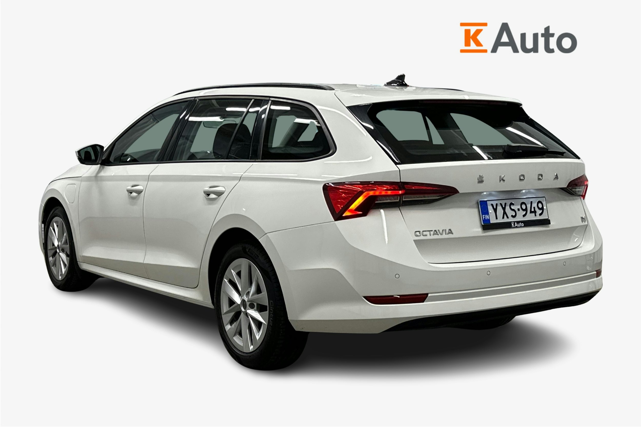 valkoinen Skoda Octavia 2024 kuva 2.