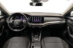 valkoinen Skoda Octavia 2024 kuva 9.