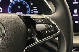 valkoinen Skoda Octavia 2024 kuva 18.