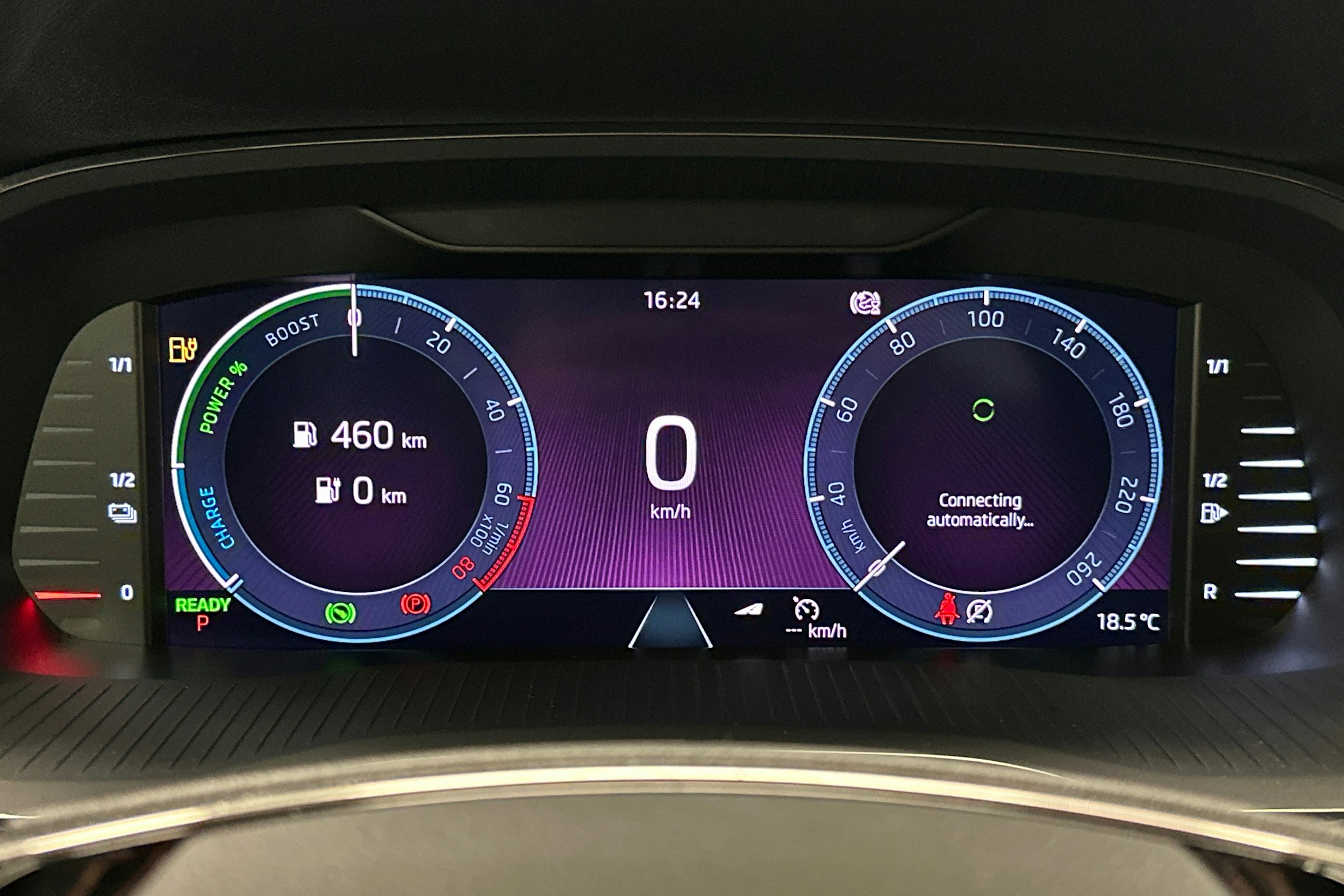 valkoinen Skoda Octavia 2024 kuva 20.