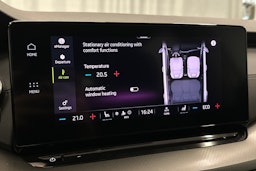 valkoinen Skoda Octavia 2024 kuva 21.