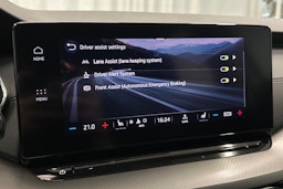 valkoinen Skoda Octavia 2024 kuva 23.