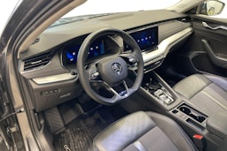 Harmaa Skoda OCTAVIA 2023 kuva 7.