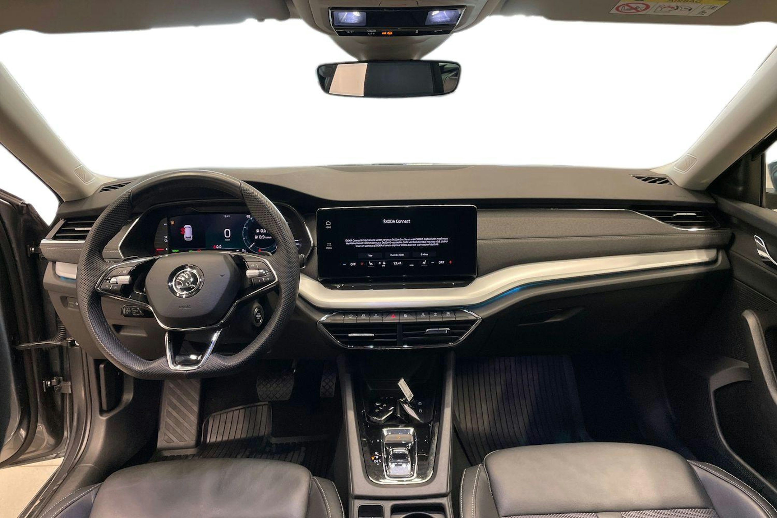 Harmaa Skoda OCTAVIA 2023 kuva 9.