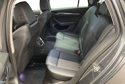 Harmaa Skoda OCTAVIA 2023 kuva 10.