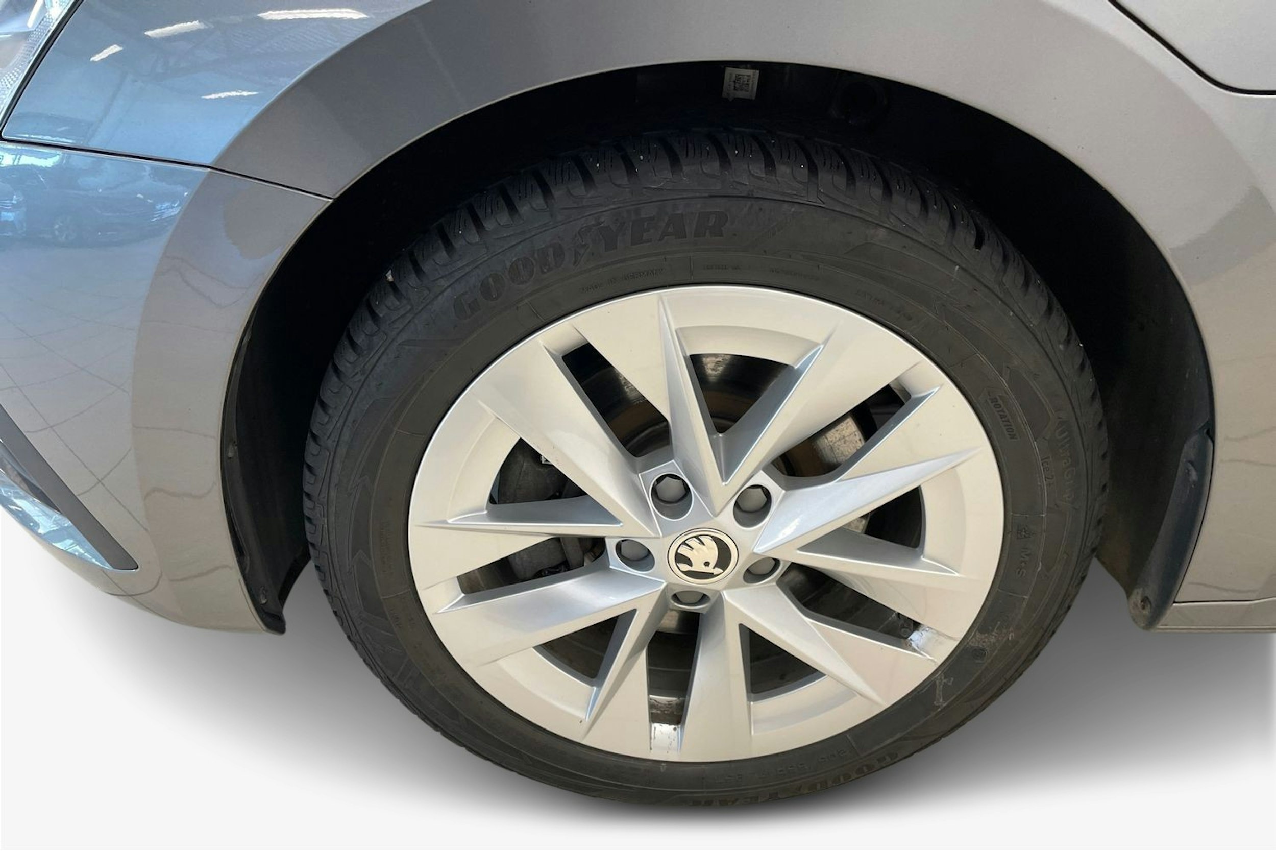 Harmaa Skoda OCTAVIA 2023 kuva 11.