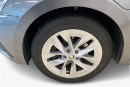 Harmaa Skoda OCTAVIA 2023 kuva 11.