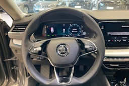 Harmaa Skoda OCTAVIA 2023 kuva 14.