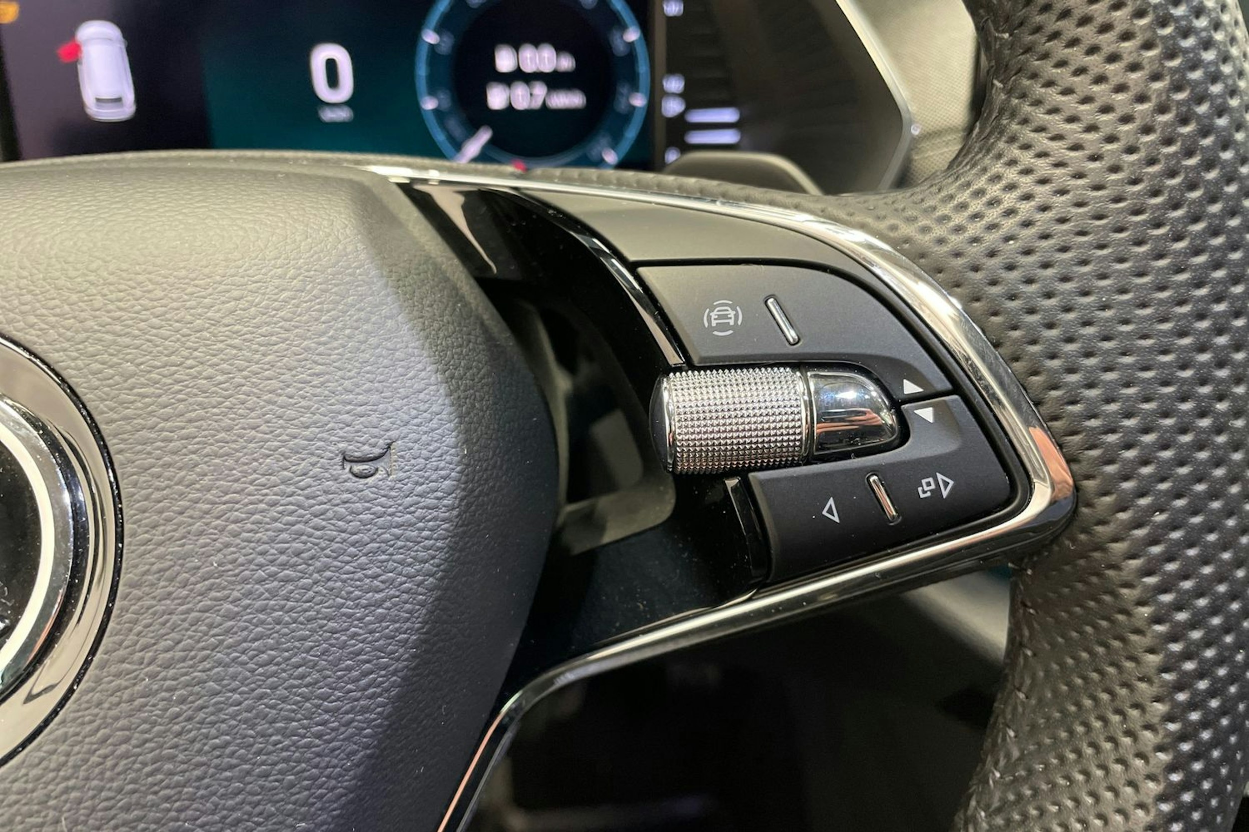 Harmaa Skoda OCTAVIA 2023 kuva 15.