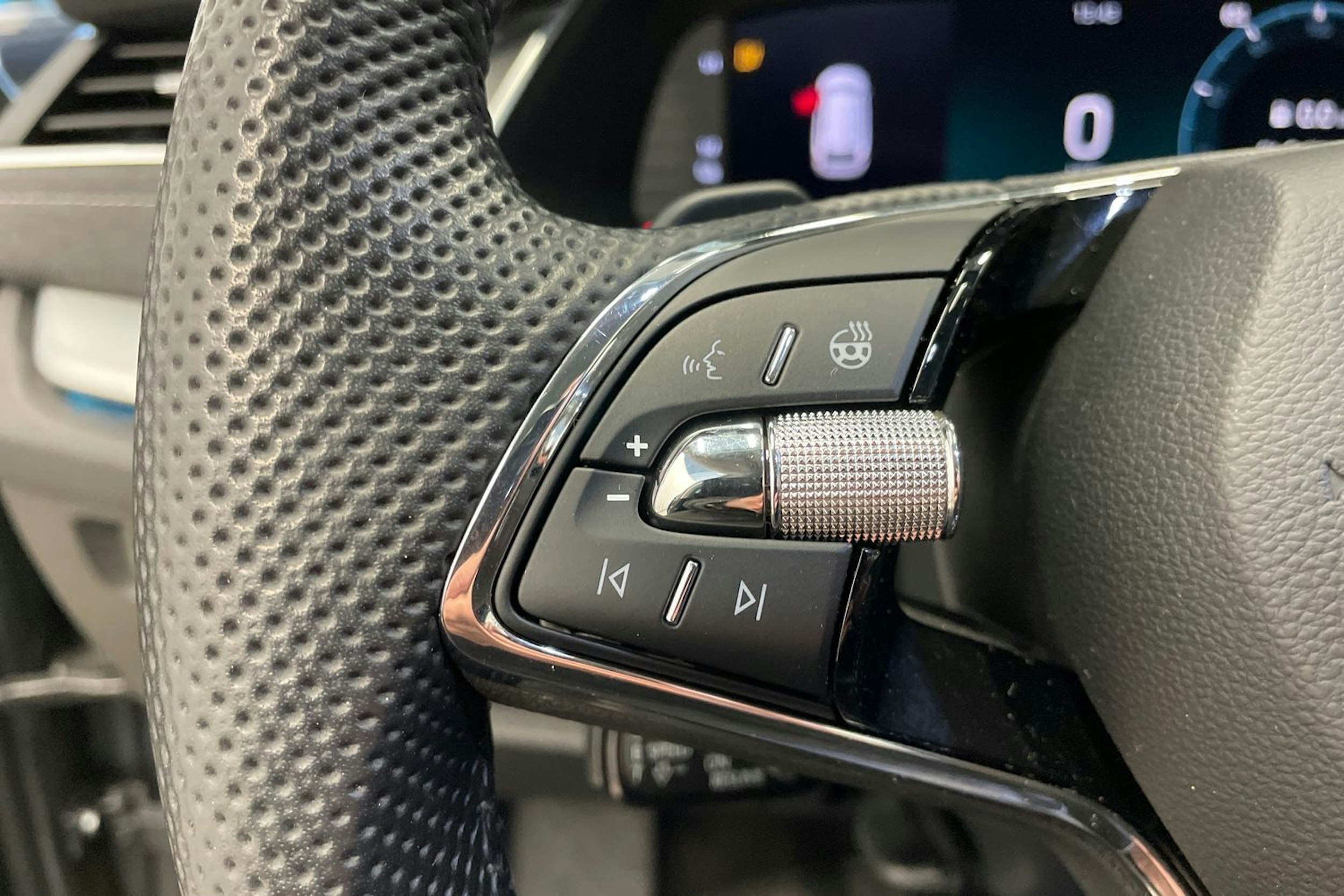 Harmaa Skoda OCTAVIA 2023 kuva 16.