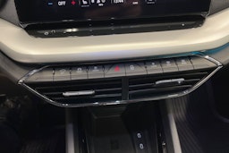 Harmaa Skoda OCTAVIA 2023 kuva 19.