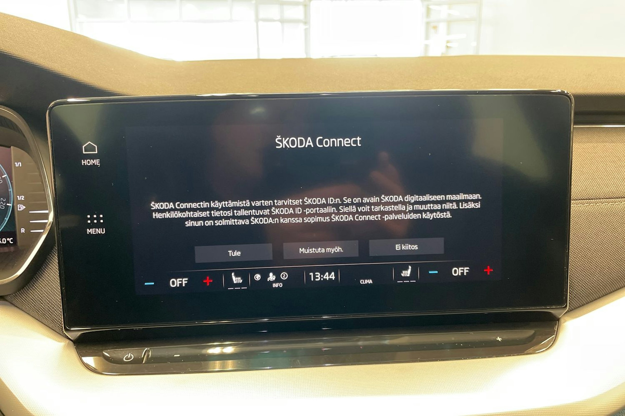 Harmaa Skoda OCTAVIA 2023 kuva 20.